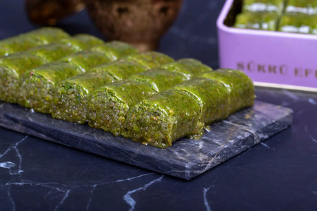 Sukru Efendi 1935 | Pistachio Roll Baklava in Gift Metal Box