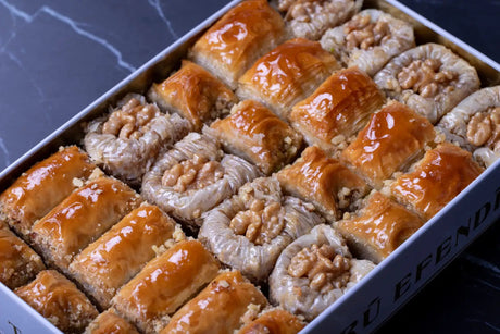 Sukru Efendi 1935 | Special Turkish Baklava with Walnut in Gift Metal Box