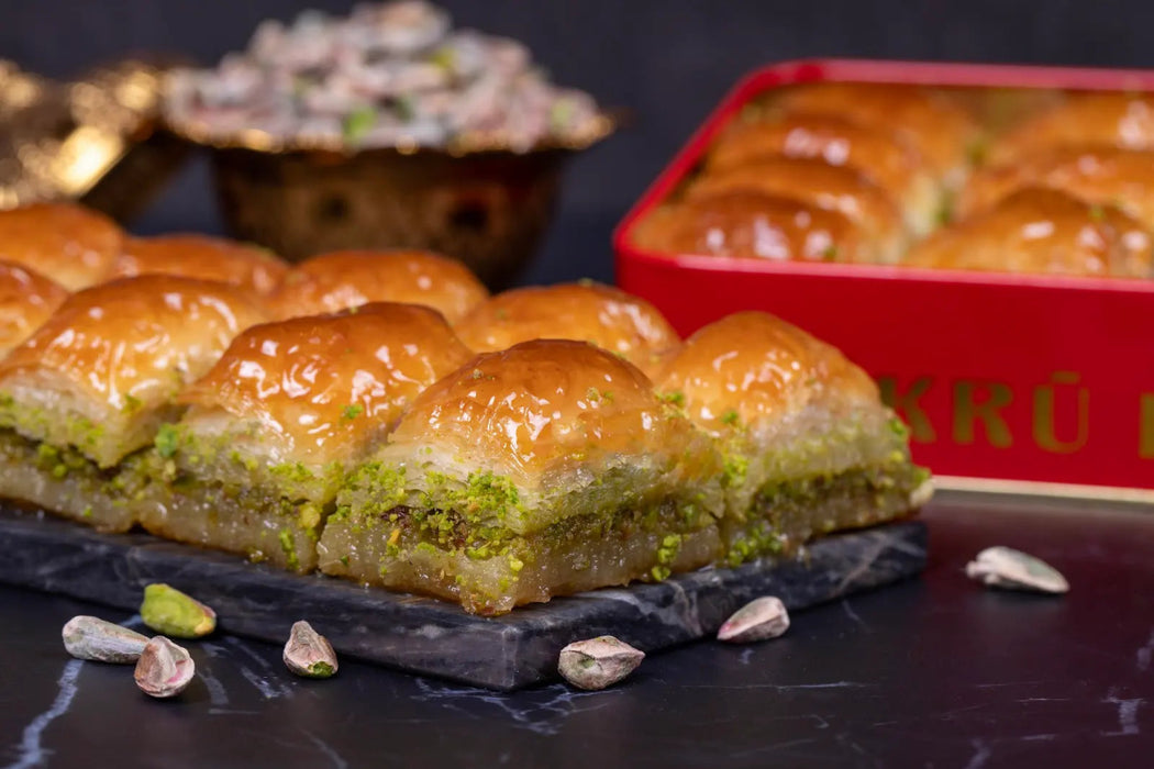 Sukru Efendi 1935 | Square Turkish Baklava With Pistachio in Gift Metal Box