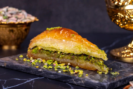 Sukru Efendi 1935 | Turkish Royal Baklava With Pistachio in Gift Metal Box