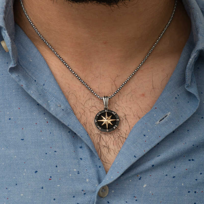 Halskette – Silber- und Goldfarbener Kompassstern im Mariner-Stil