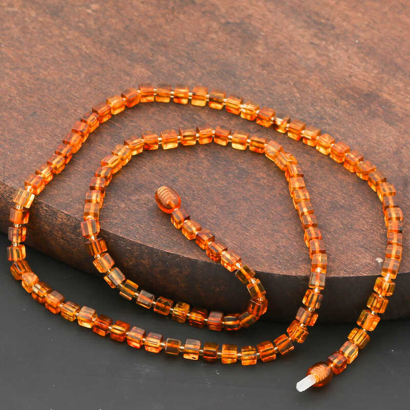 Collier en Ambre Perlé - Design Naturel en Pierre Précieuse Cuboïde Polie