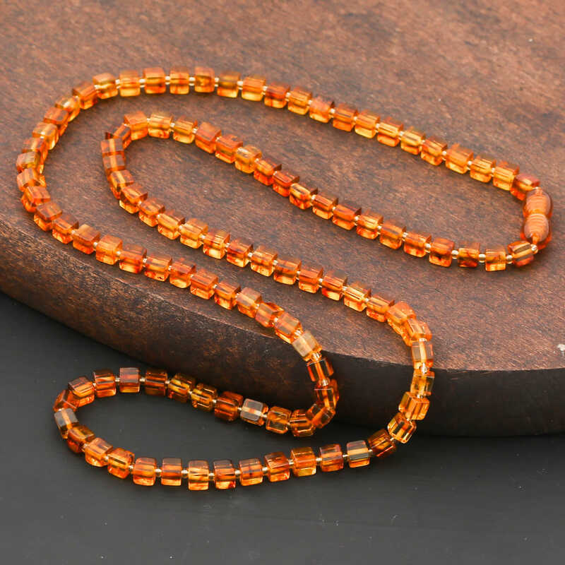 Collier en Ambre Perlé - Design Naturel en Pierre Précieuse Cuboïde Polie