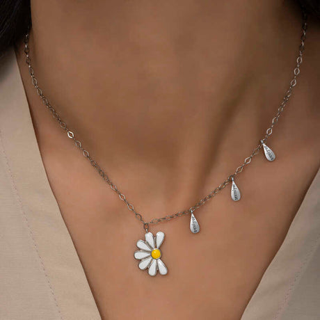 Rhodium Plated Sterling Silver Daisy 'Loves Me Not' Necklace