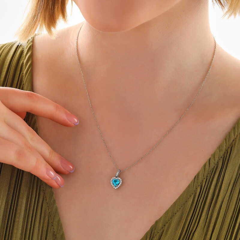 Ketting met hanger van sterling zilver, hartvormige turquoise en halo