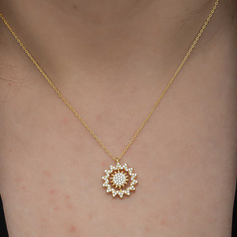 Halskette mit goldfarbenem Zirkonia-Sonnenstrahl – Funkelnder himmlischer Anhänger