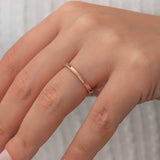 خاتم فضة استرلينية مطلي بالذهب الوردي - شريط مزدوج الملمس بتصميم أجدا