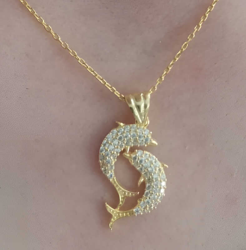 Collar - Colgante entrelazado de delfines con piedra clara pavé en tono dorado