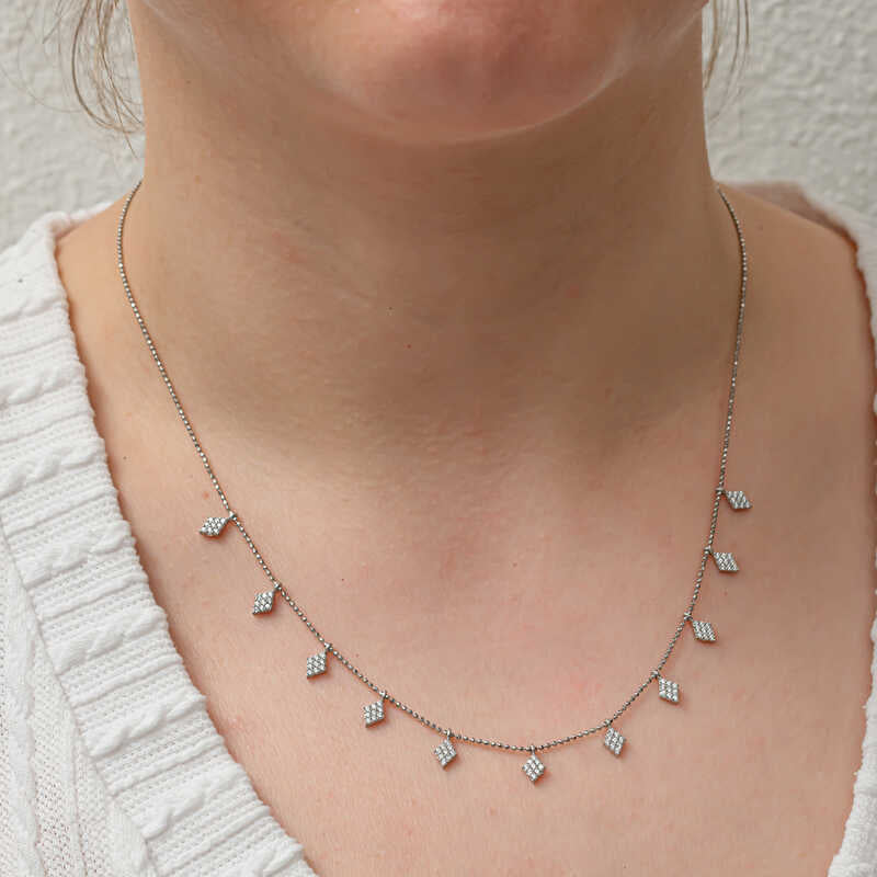 Collier - Pendentif Baklava délicat en ton argenté avec pavé de diamants