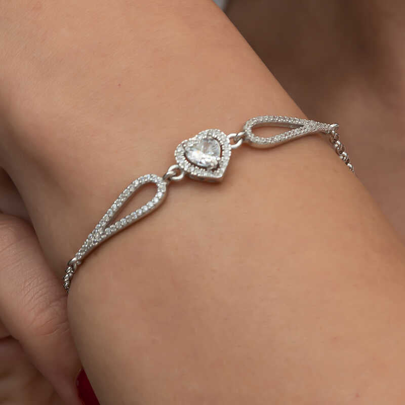 Armband van sterling zilver met zirconia hart en pavé schakels