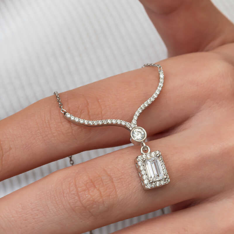Halskette aus Sterlingsilber – Elegantes Baguette- und Halo-Zirkonia-Design