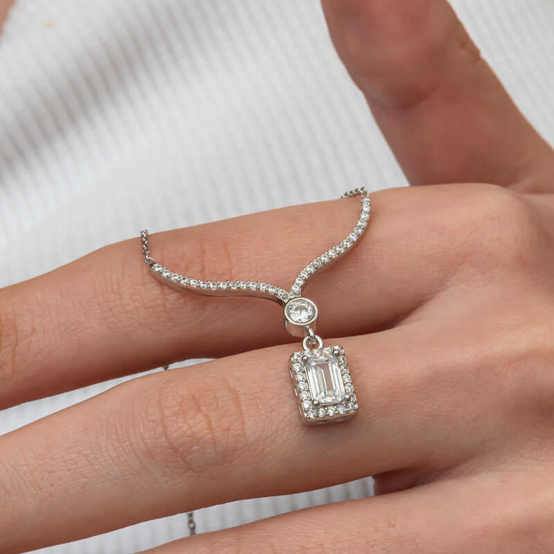 Halskette aus Sterlingsilber – Elegantes Baguette- und Halo-Zirkonia-Design