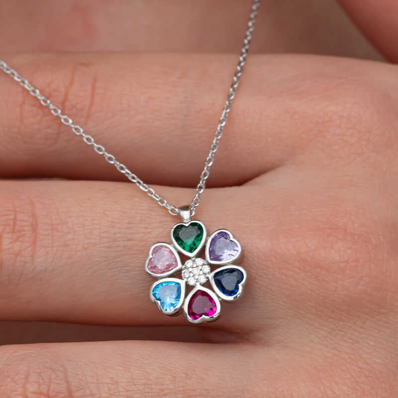 Ketting met hanger in sterling zilver-look met meerdere hartjes en bloem