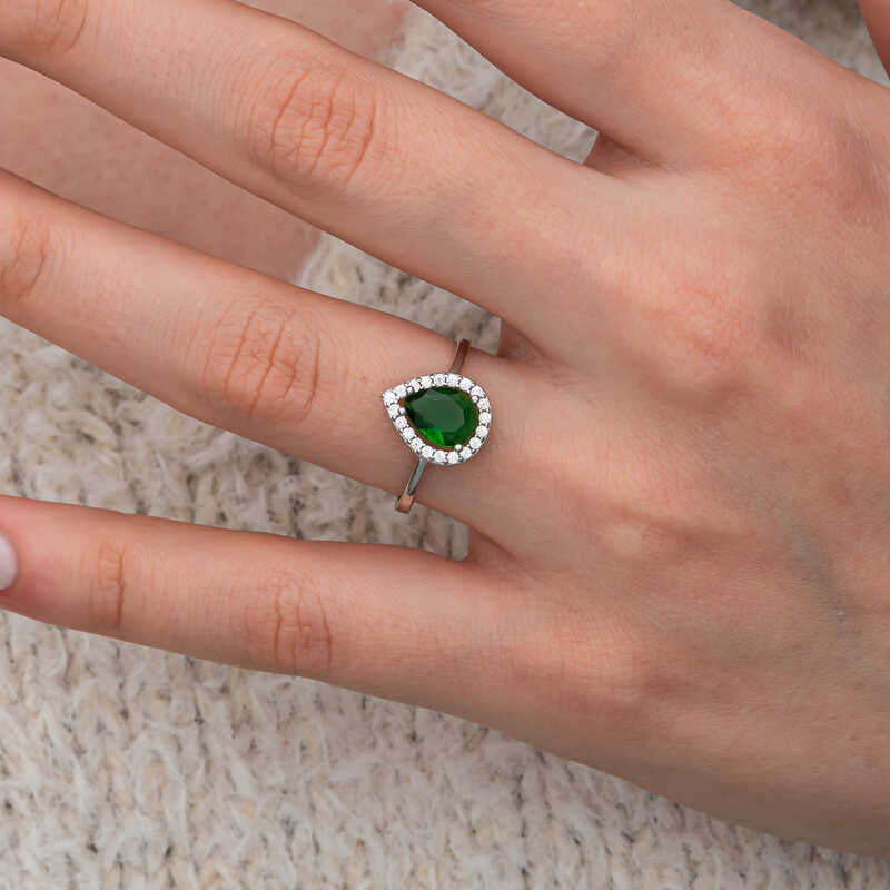 Prsten ze stříbra 925 - hruškový smaragd a zářivý CZ halo design
