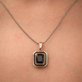 Ketting - Elegante zilver- en goudkleurige hanger met blauwe edelsteen