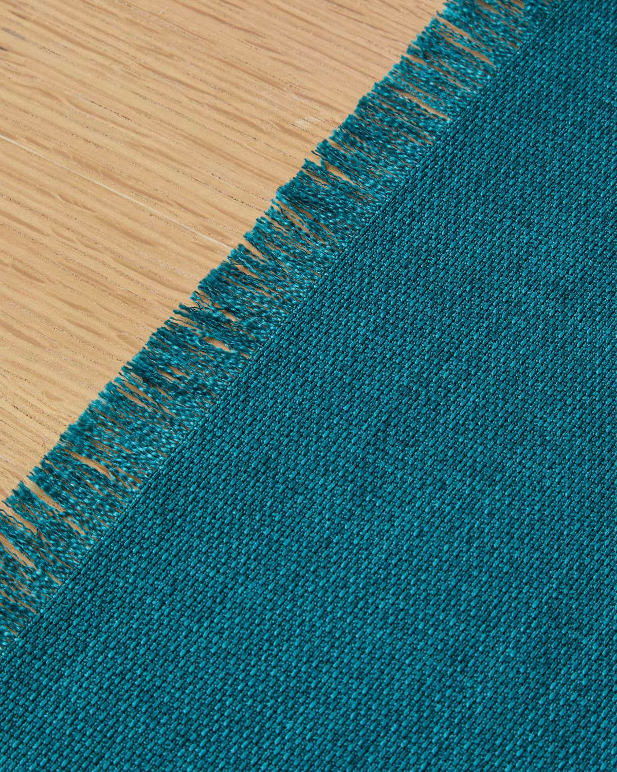 Elegant Soft Green Polyester Table Runner
