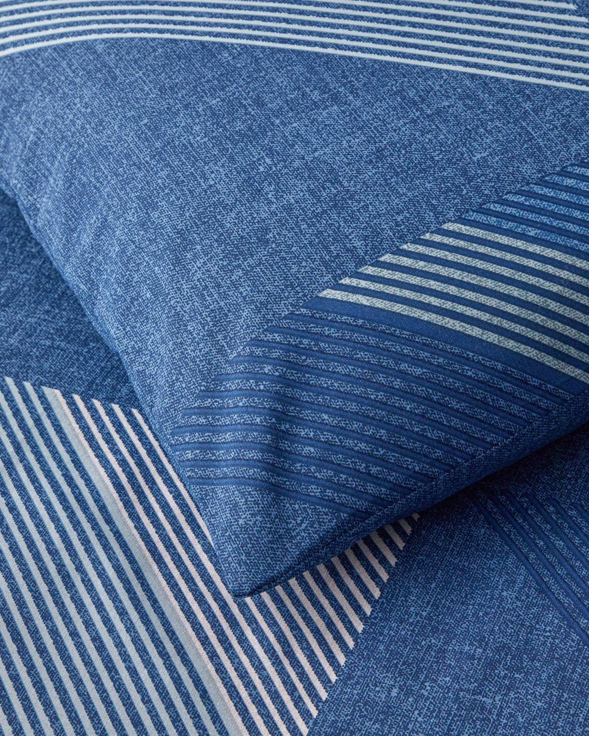 Triangle Flow Easy Care Double Duvet Cover Set   Premium Navy Blue Bedding
