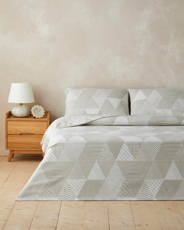 Professional Easy Care Single Bedding Set   Patchwork Duvet & Fitted Sheet