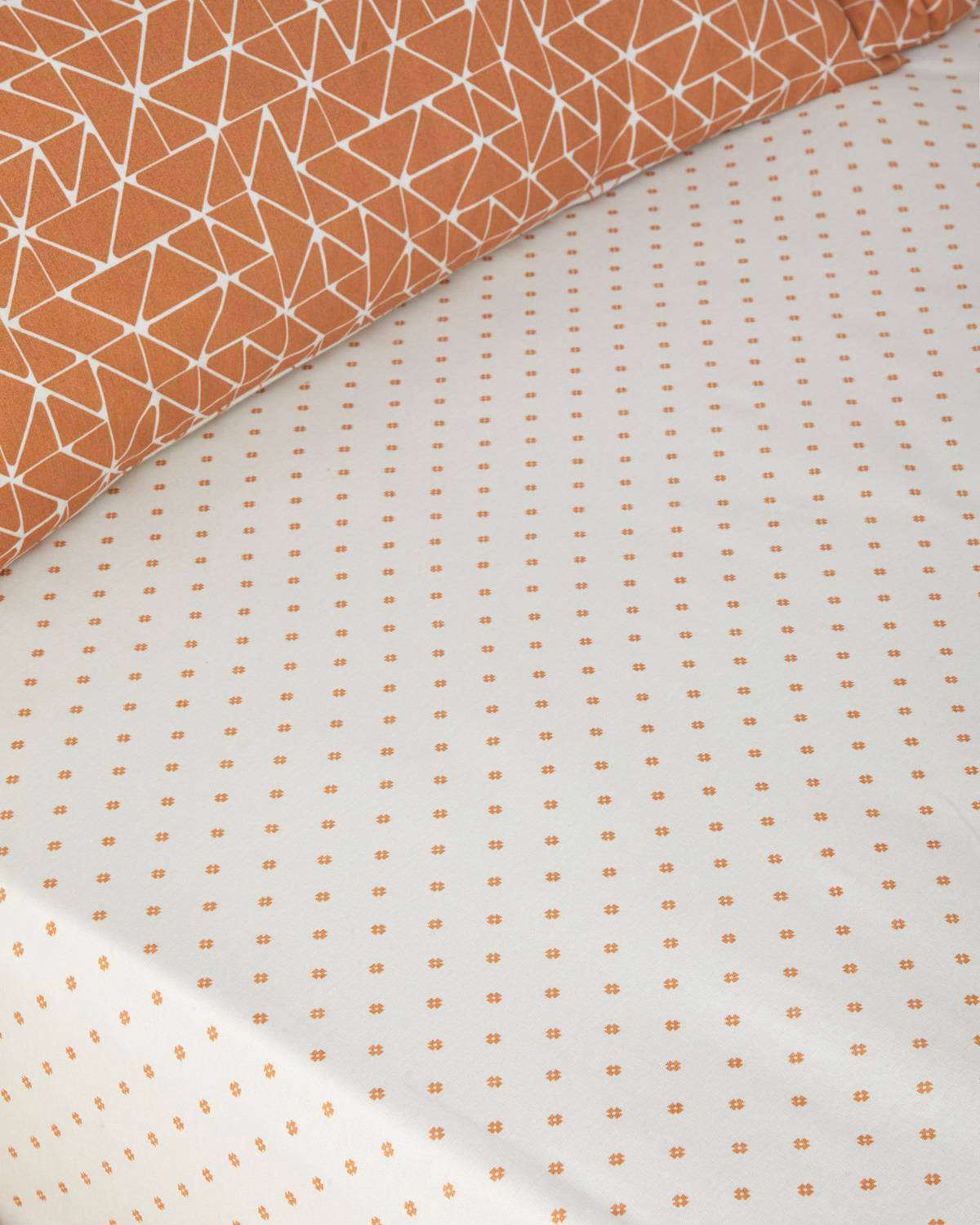 Professional Easy Iron Single Duvet Cover Set   Trio Shape   Orange