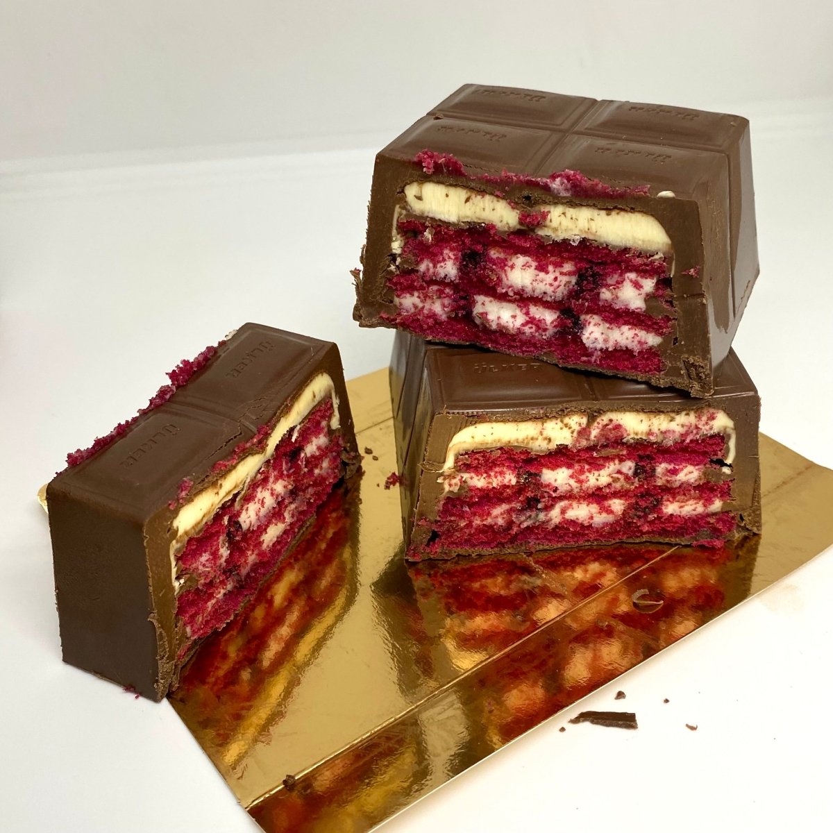 Ulker Chocolate Cake Bar with Mixed Berry Filling (Cikolatali Yas Pasta) - TryAladdin