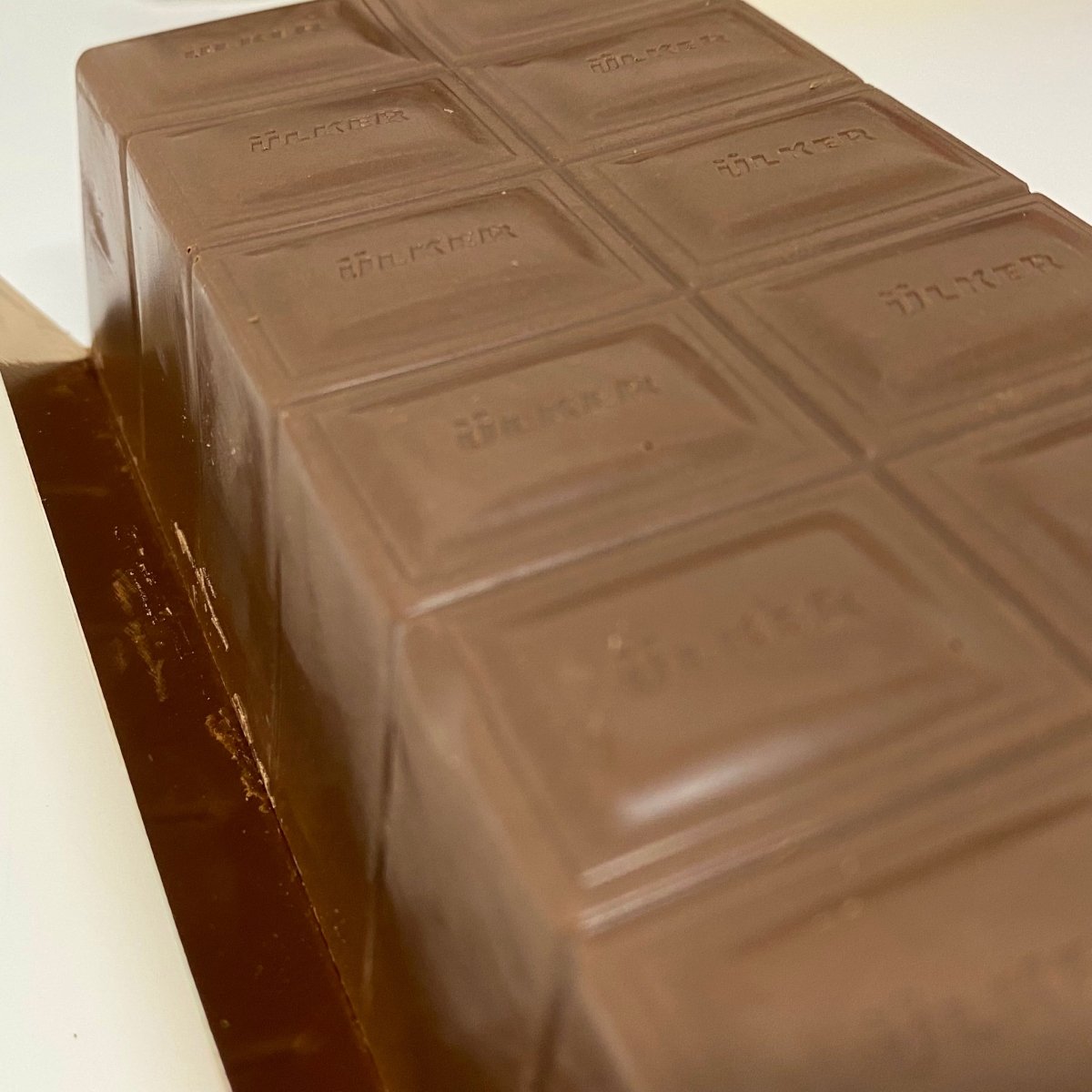 ウルケル チョコレートケーキバー ミックスベリーフィリング入り
