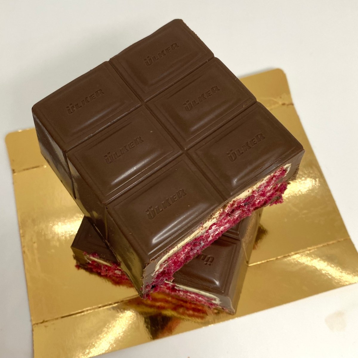 Ulker Chocolate Cake Bar with Mixed Berry Filling Cikolatali Yas
