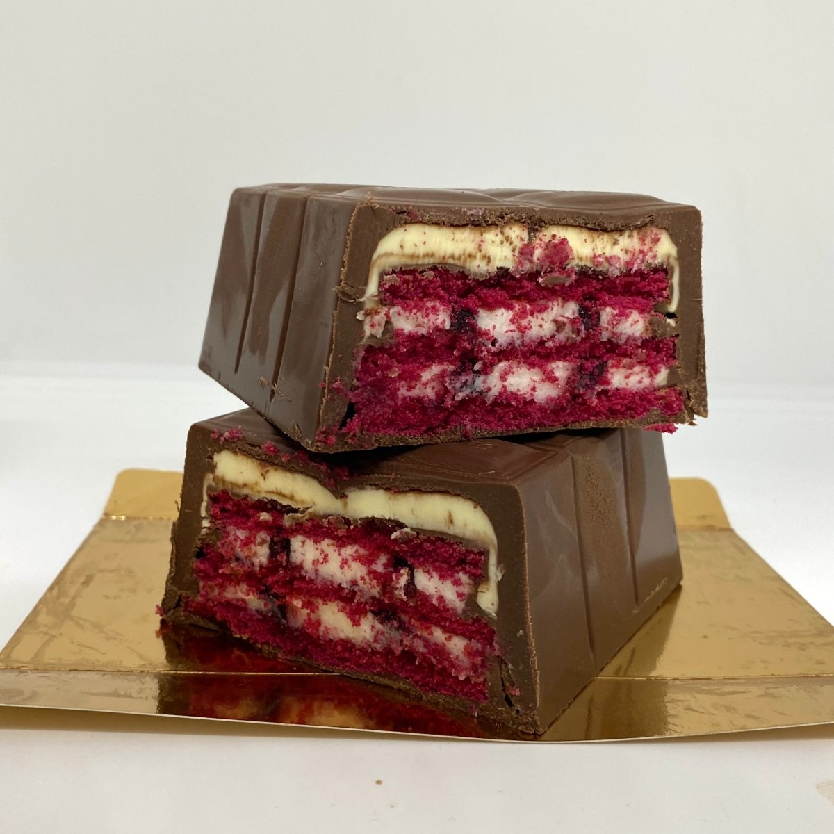 Ulker Chocolate Cake Bar with Mixed Berry Filling (Cikolatali Yas Pasta) - TryAladdin