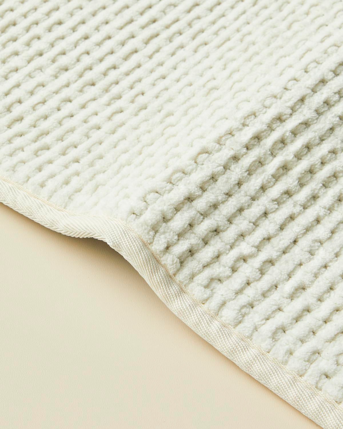 Professional Grade Waffle Weave Non Slip Bathroom Mat   White