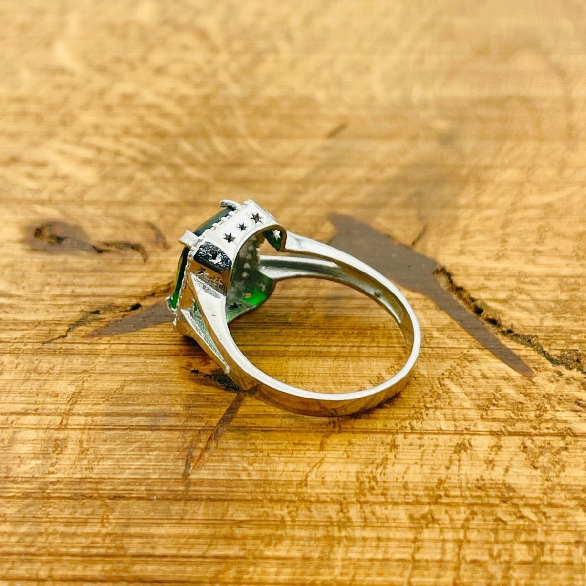 Women's Emerald Ring - TryAladdin