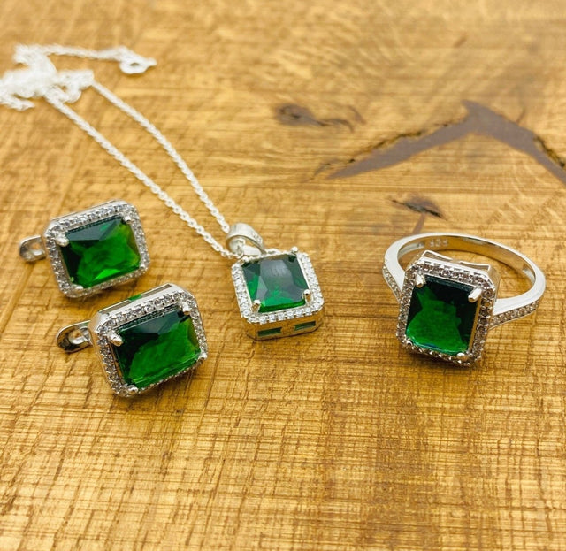 Women's Emerald Stone Jewelry Set