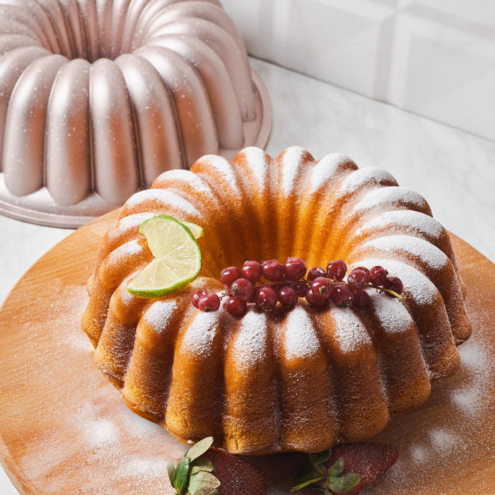 Nordic Ware Elegant Party Bundt Pan & Bundt Cake Keeper 