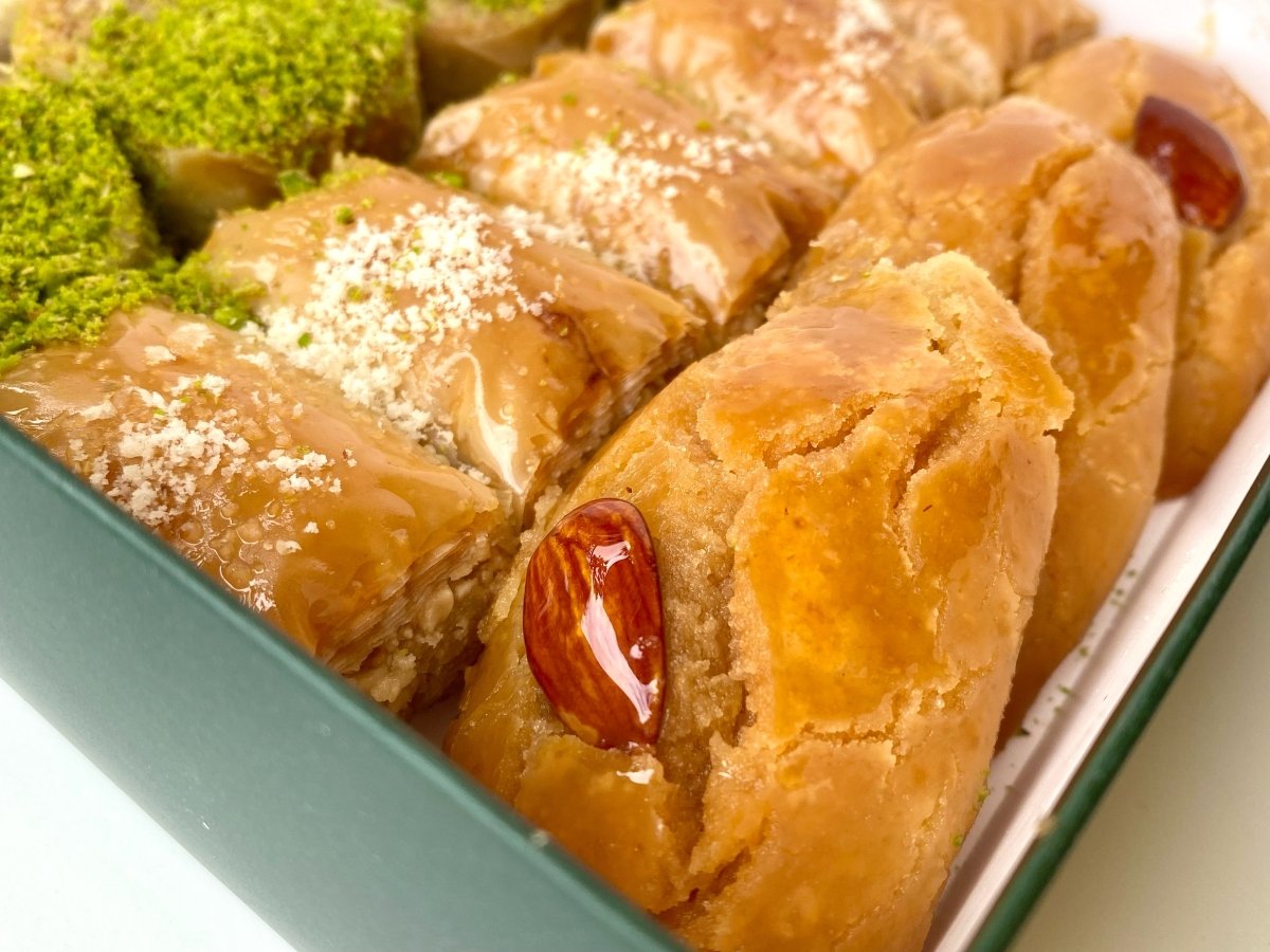 Karakoy Gulluoglu | Premium Baklava with Walnuts Gift Box