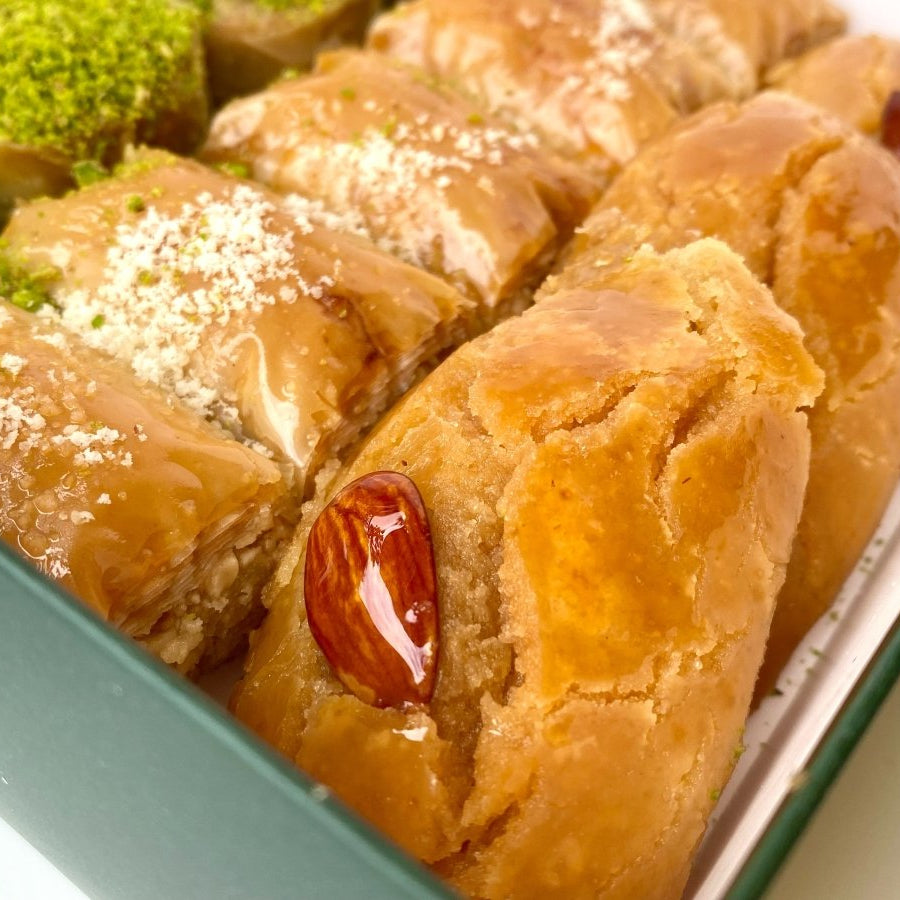 Karakoy Gulluoglu | Premium Baklava with Walnuts Gift Box - TryAladdin
