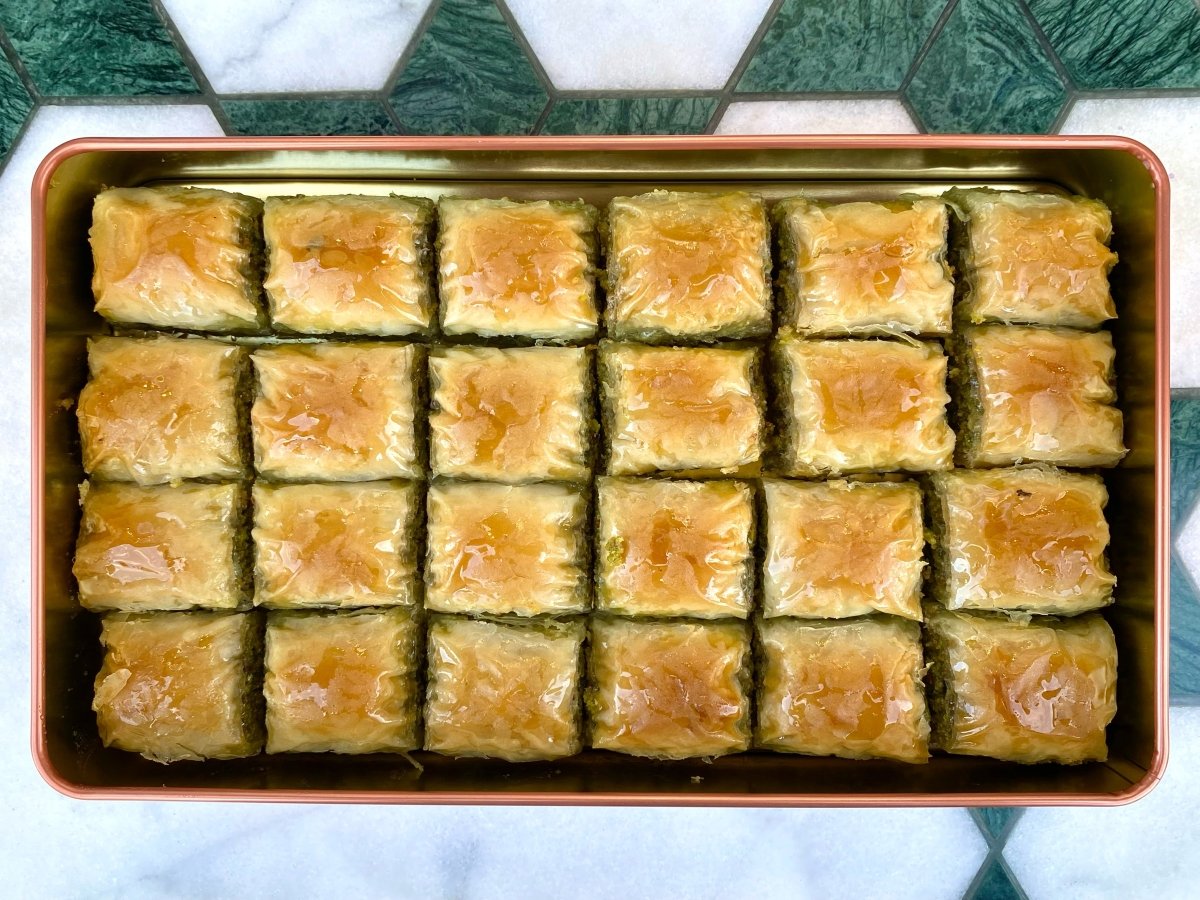 Koskeroglu | Special Prince Baklava with Pistachio in Gift Metal Box