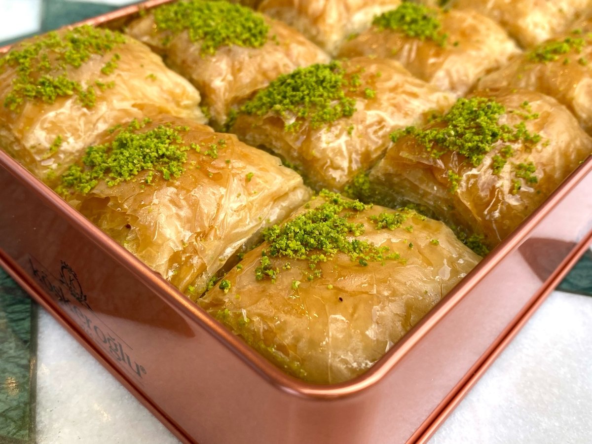 Koskeroglu | Square Baklava with Pistachio in Gift Metal Box