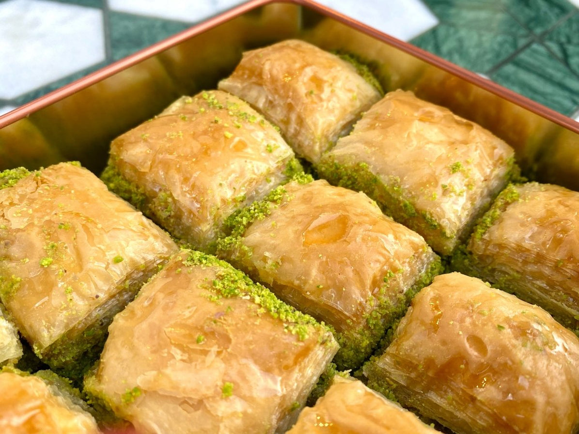 Koskeroglu | Turkish Lasting Baklava with Pistachio in Gift Metal Box ...