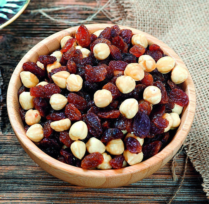 Tatbak | Raisins with Hazelnut